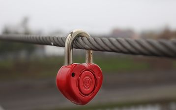 

Широкоформатные обои любовь для рабочего стола скачать бесплатно высокого качества.

